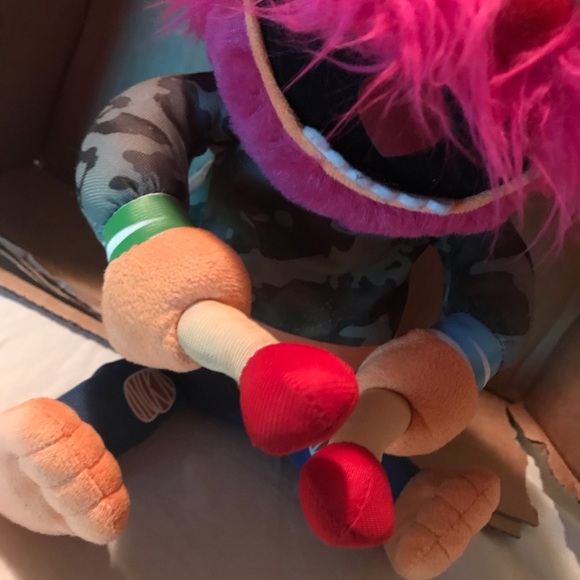 MUPPET BABY ANIMATED DRUMMER DOLL - Picture 2 of 5